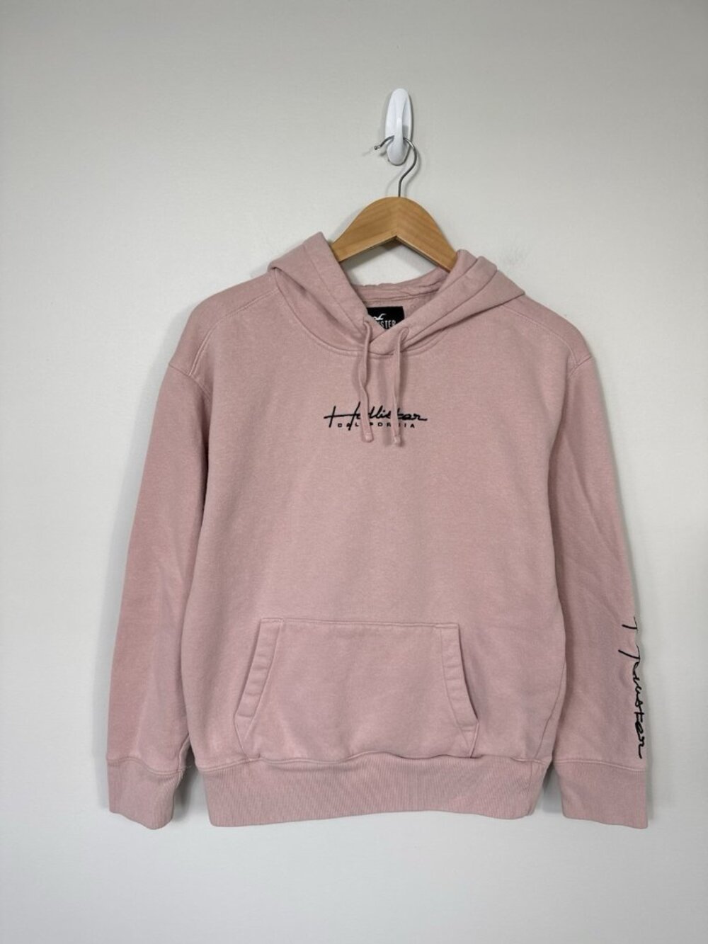 Hollister Men Pink Pullover Hoodie Logo Drawstring Pockets Long Sleeve S